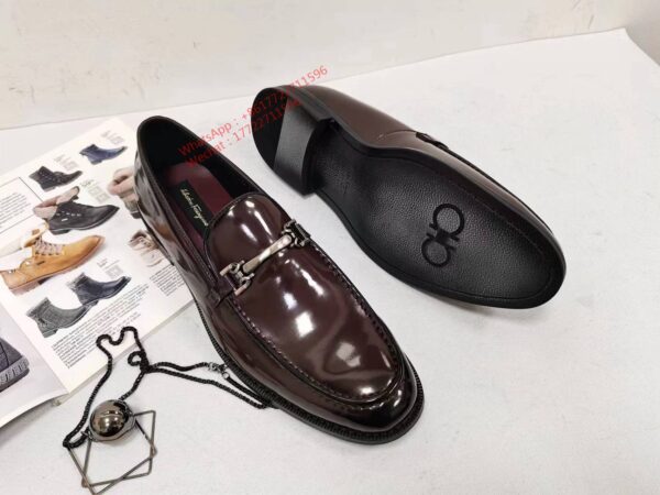 Ferragamo-Glossy paint-231211